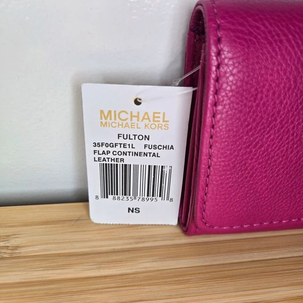 Michael Kors Pink Wallet - Picture 2 of 13